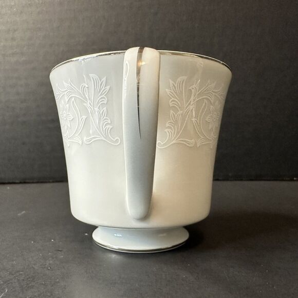 CROWN VICTORIA Lovelace 1 Footed Cup White w/Flowers & Urns White Background - Picture 2 of 10